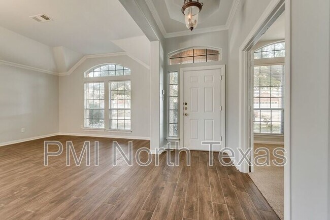 Building Photo - 4911 Lakeland Dr
