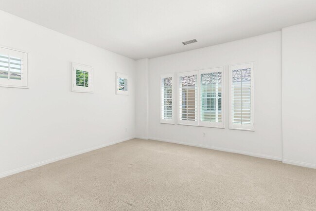 Building Photo - Paseo del Sol Charmer with Private Yard and Community Pool