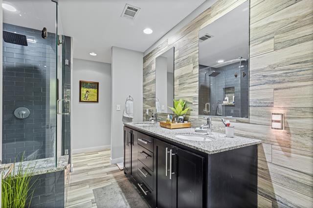 Building Photo - 2608 Museum Way