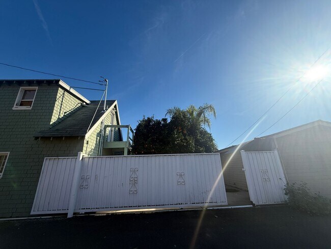 Building Photo - FR T 329