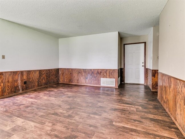 Building Photo - 1303 Homeland Ave