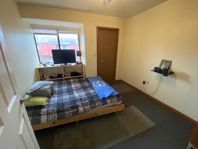 2nd Floor Bedroom - 668 E Buchtel Ave