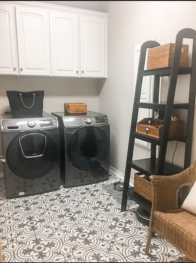 Building Photo - Mill Creek Executive Home Overlooking Golf Course at 17th Tee