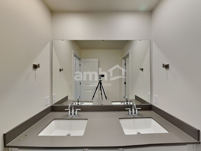 Building Photo - 4814 87th Ave NE