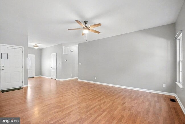 Building Photo - 8052 Buckthorne Run