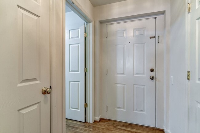 Building Photo - 3 Bed 2 Bath - Germantown Condo - Washer/Dryer In Unit