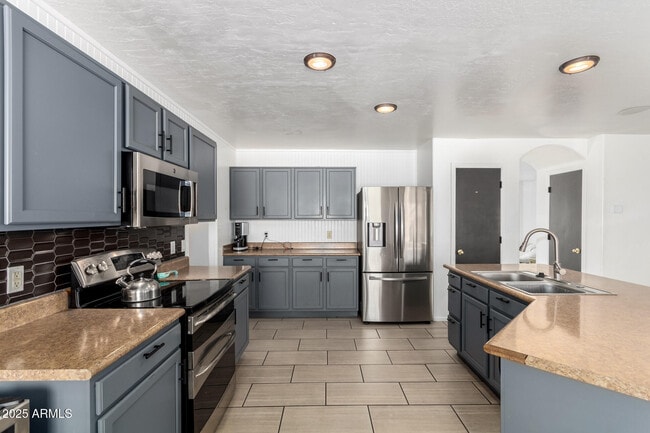 Building Photo - 8812 N 67th Dr