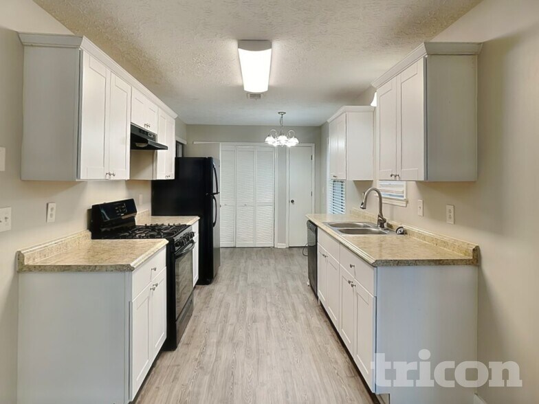 Building Photo - 308 Knollwood Ln