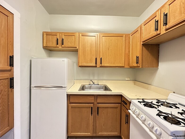 Building Photo - 1160 N Dearborn St