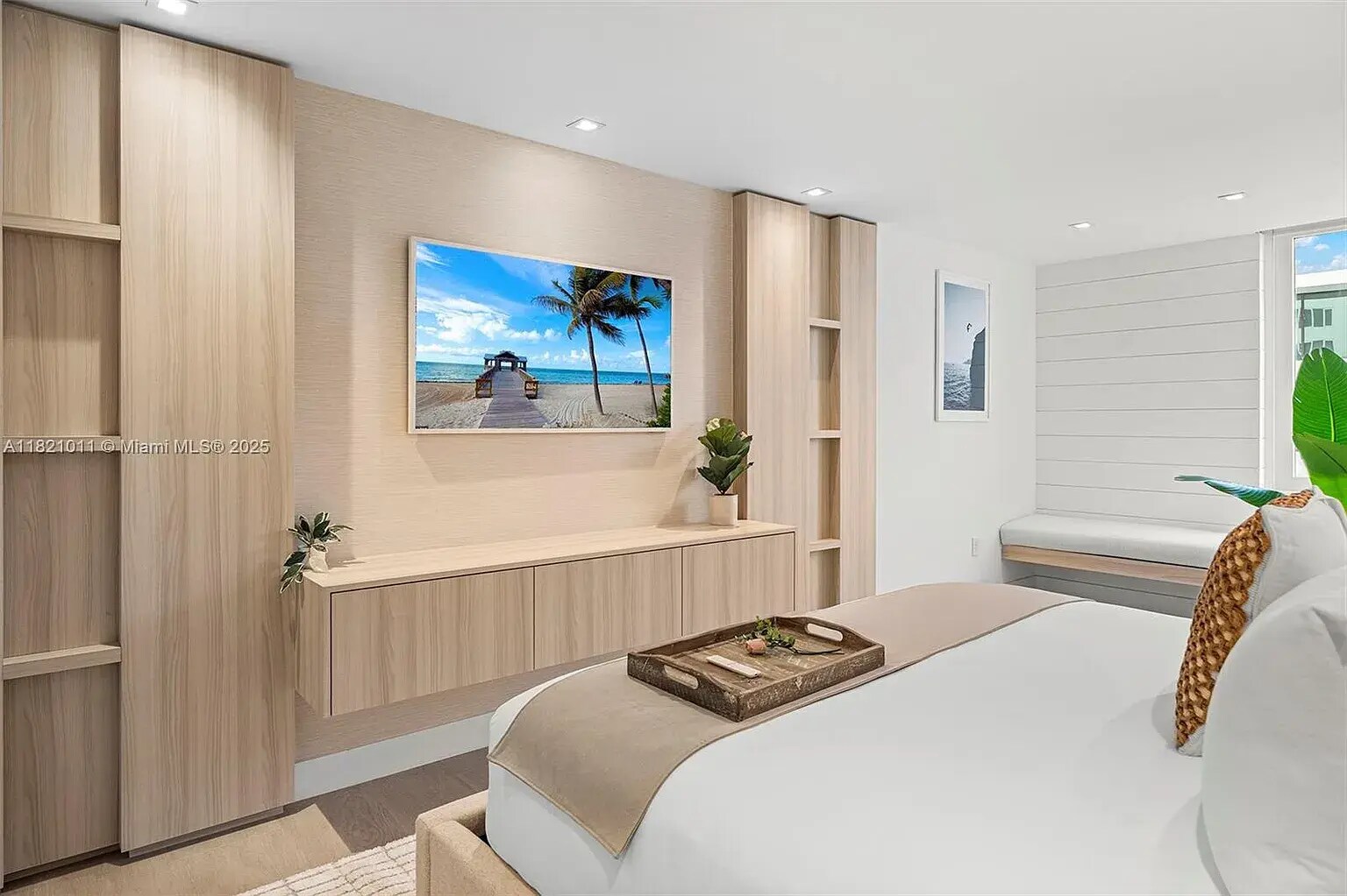 Building Photo - 2301 Collins Ave