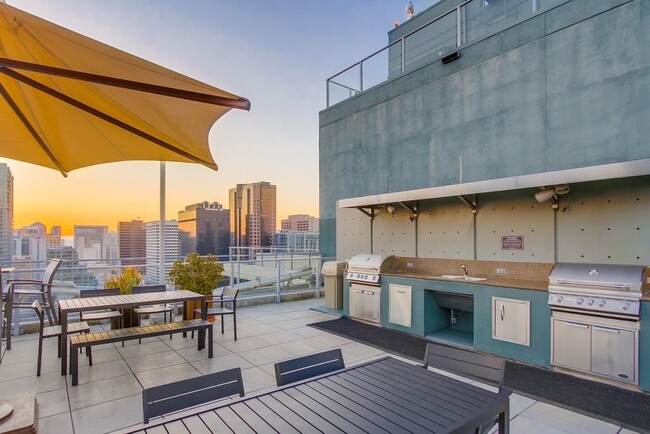 Roof Deck - 1080 Park Blvd