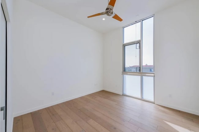 Interior Photo - 12770 Caswell Avenue