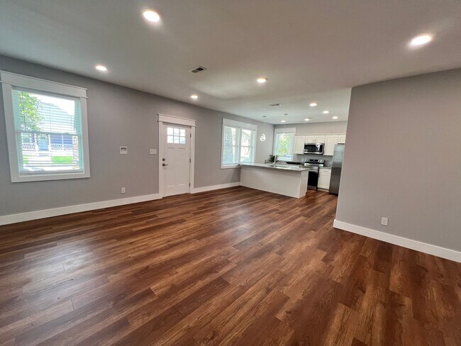 Building Photo - 1724 Highland Ave