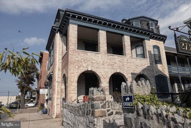 Building Photo - 261 Lincoln Way E