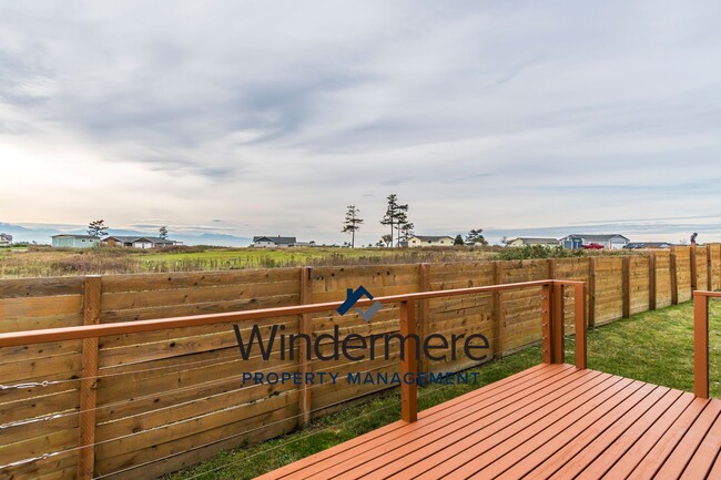 Building Photo - 3 Bedroom Home in Sierra - Fully Fenced/La...