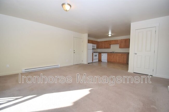 Building Photo - 807 W Villard St