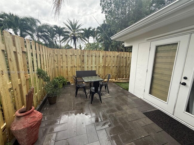 Building Photo - 1645 NE 9th Ave