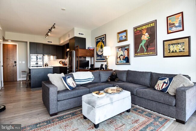 Building Photo - 1300 4th St SE