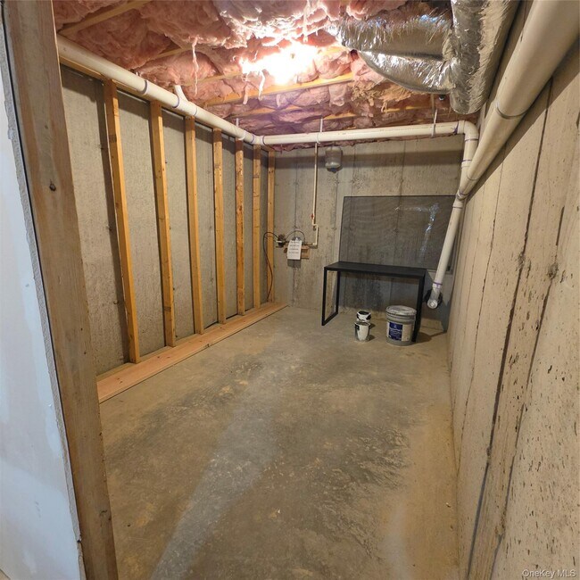 Building Photo - 31 Pinto Rd