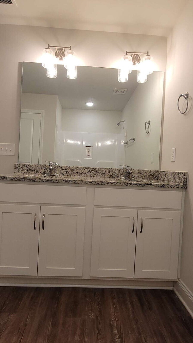 Building Photo - "Spacious 4-Bedroom Retreat with Modern Gr...