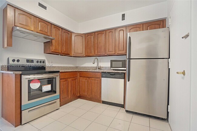 Building Photo - 5700 Collins Ave