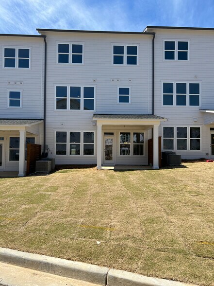 Building Photo - 1245 Willowcrest Way