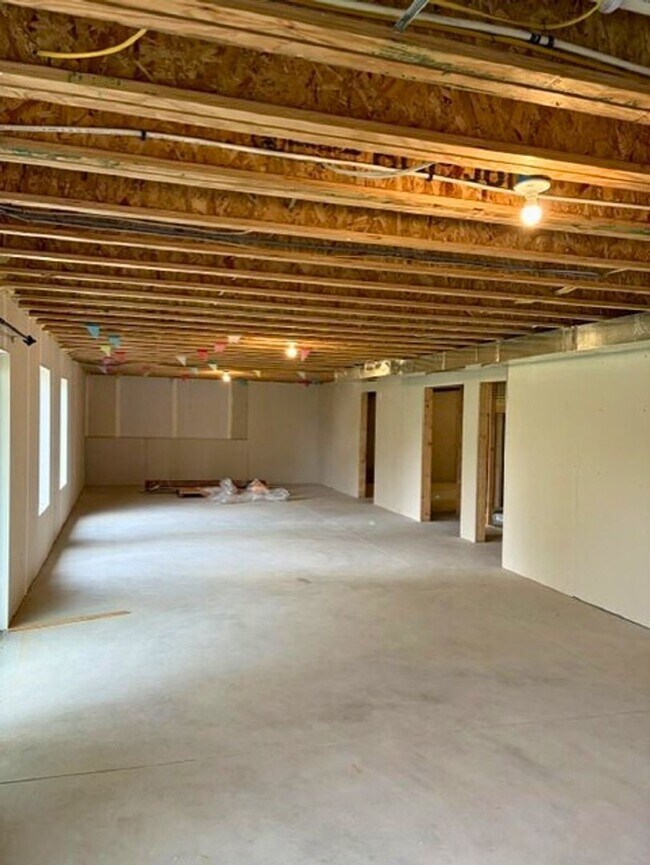 Building Photo - 5961 Claymont Ct SE