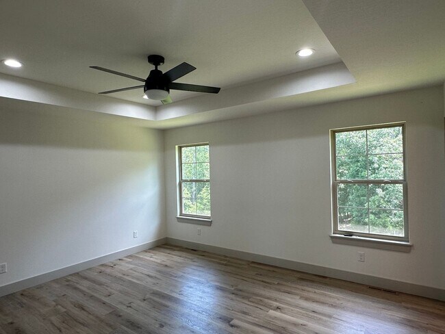 Building Photo - Now Accepting Applications – 4 BED 3 BATH | Summit Pass Subdivision | Waynesville School District