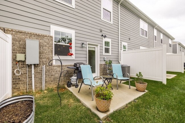 Building Photo - 1730 Frodo Wy