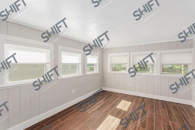 Building Photo - 735 Davis - Gorgeous single family home