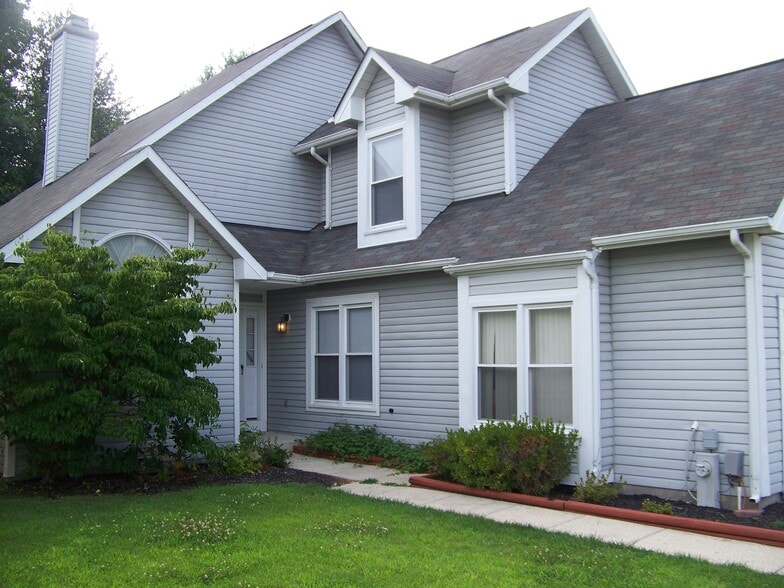 Building Photo - 14208 Greenview Dr