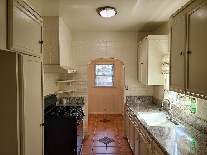 Building Photo - 11301 Blix St