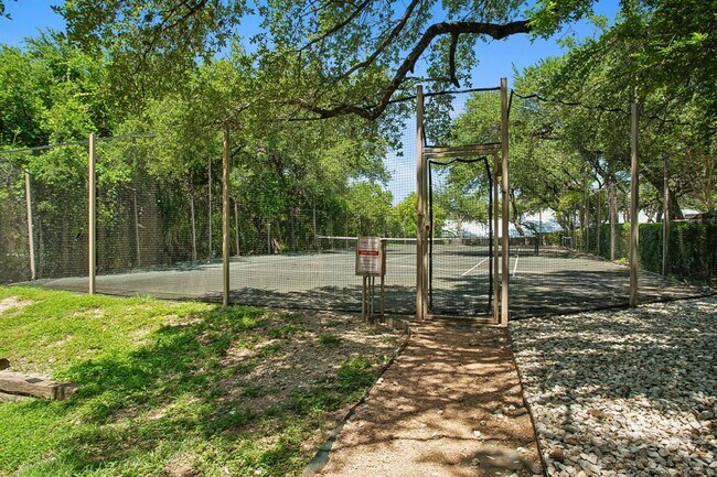 Building Photo - 10955 Wurzbach Rd