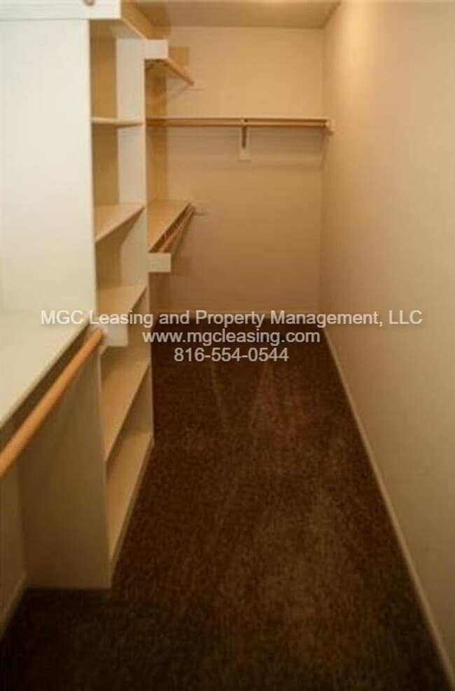 Building Photo - Single-Family Home in Oak Ridge Meadows in Lee's Summit - Move in ready!