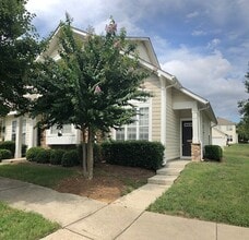 Building Photo - End Unit Townhome in Callonwood, Matthews! Near I-485