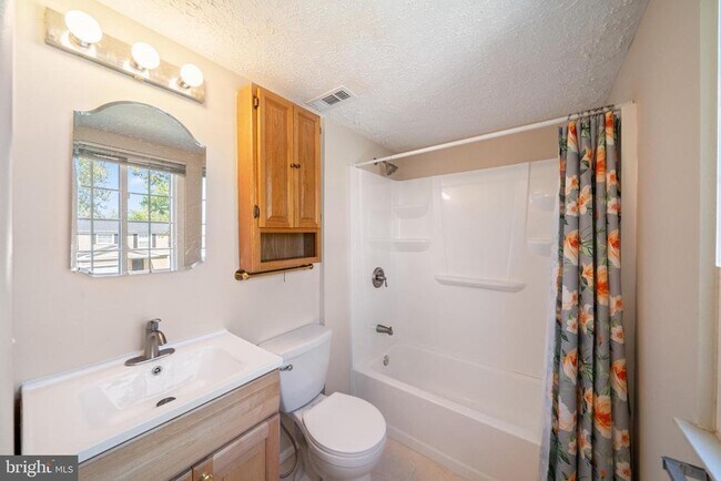 Building Photo - 1103 Burwick Dr