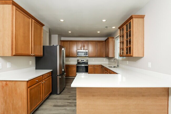 Building Photo - 5200 Tant Cir
