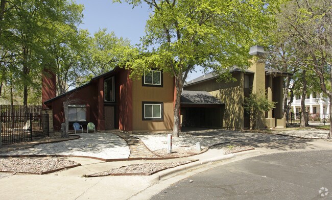 Building Photo - Summer Creek Duplexes