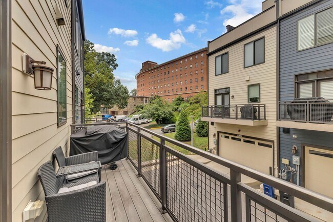 Building Photo - Modern 4-Level Townhome with Rooftop Terrace & Indoor/Outdoor Fireplace Near Old Town