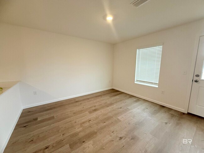 Building Photo - 16118 Eden St