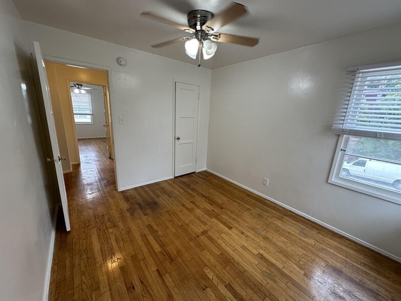 Building Photo - 2471 Silver Lake Blvd