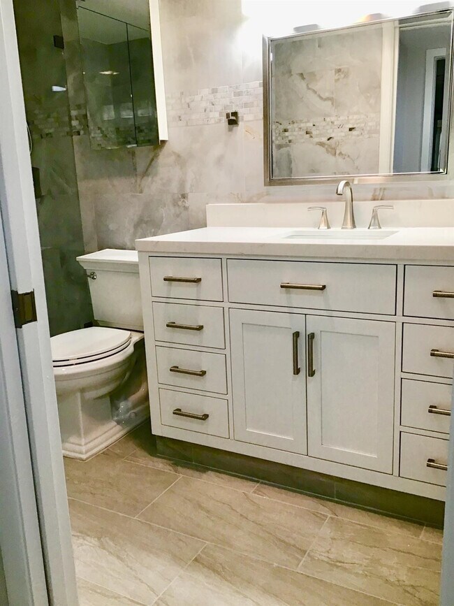 Building Photo - 1004 Newcastle A