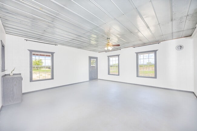 Building Photo - 499 Co Rd 342