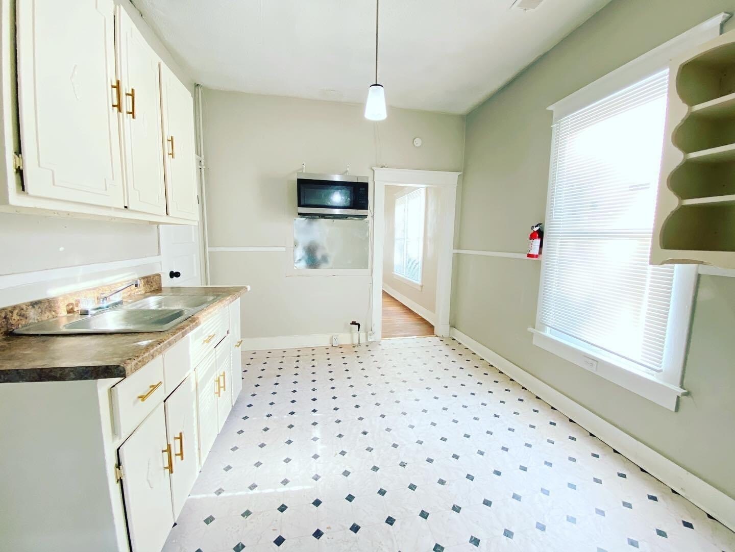 Building Photo - 1936 E McLemore Ave