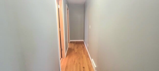 Building Photo - Small town Macon!