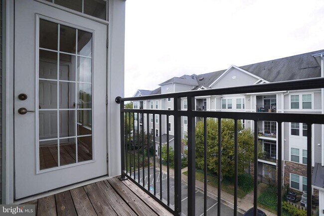 Building Photo - 1311 Karen Blvd