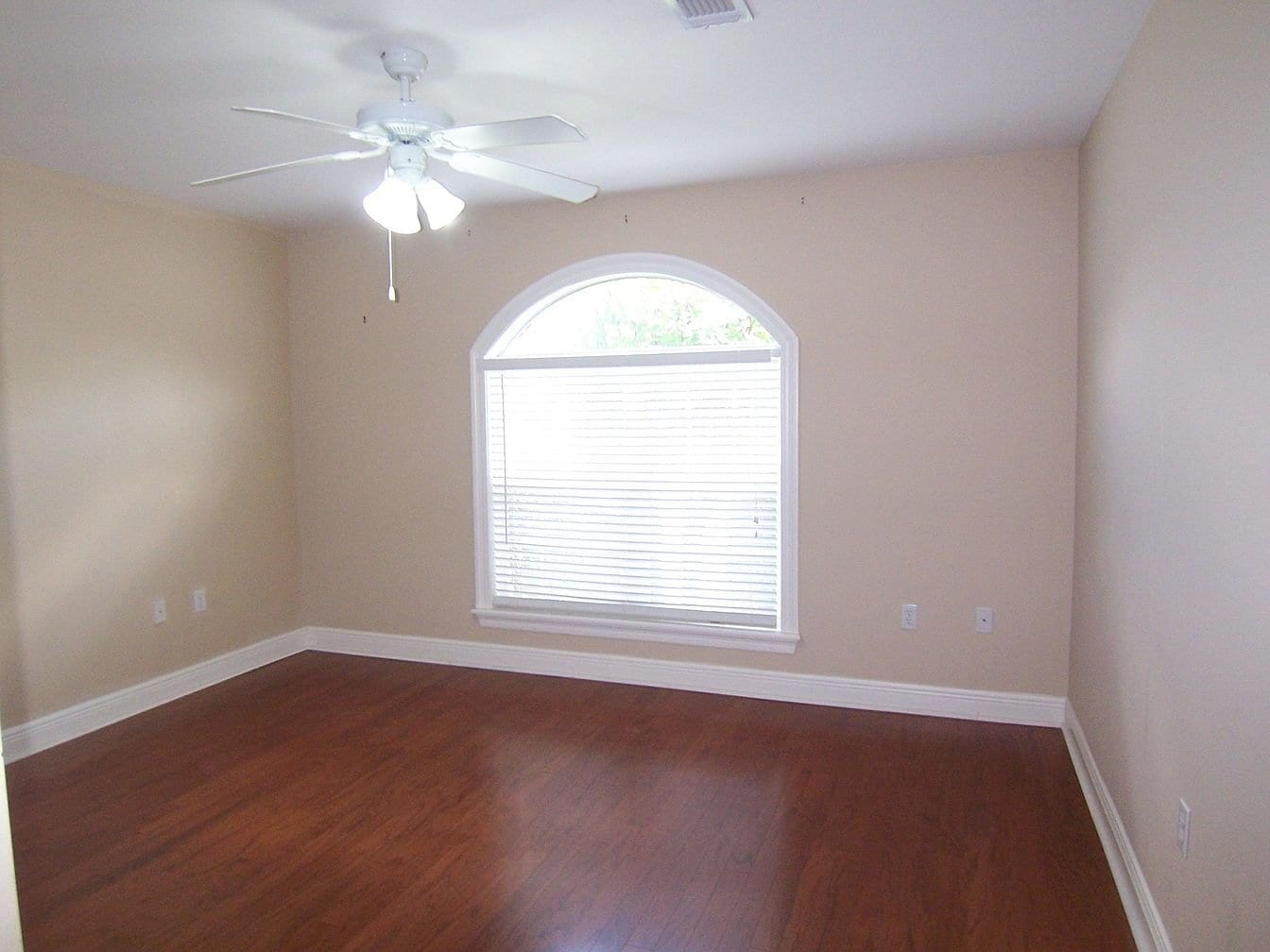 Building Photo - 127 Huntington Dr