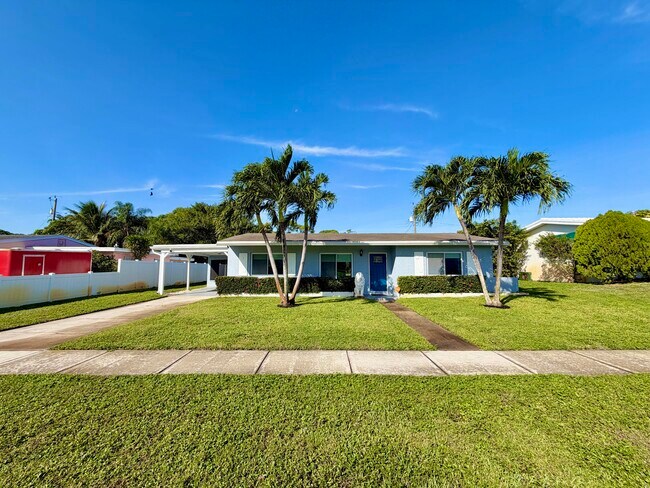 Building Photo - 1615 Crest Dr