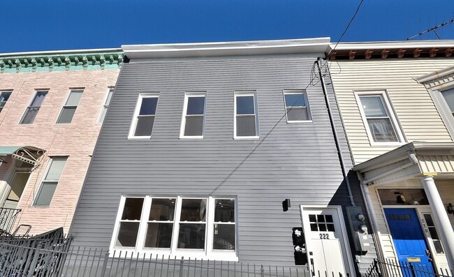 Primary Photo - 222 69th St