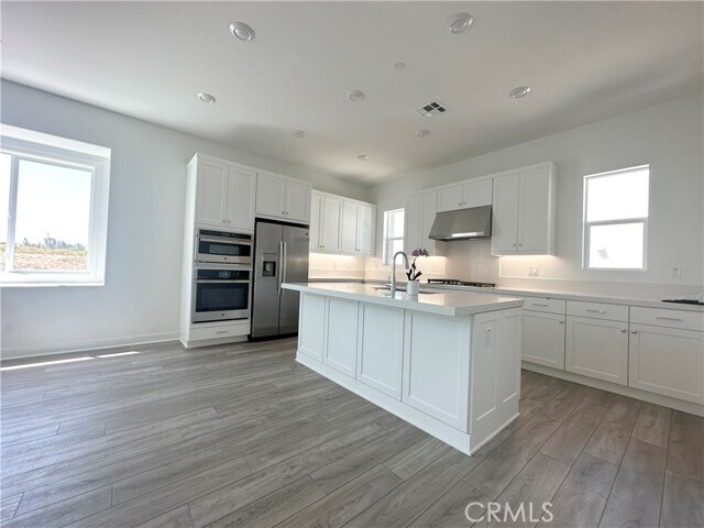 Building Photo - 322 Tank